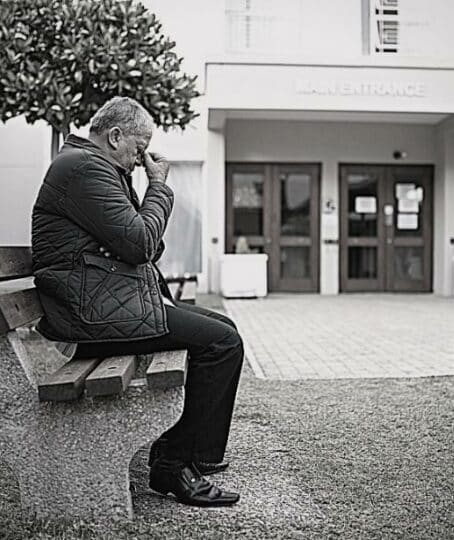 ns and Fines Depressed senior man sitting on bench