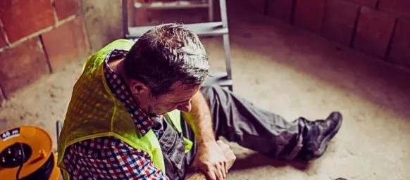 Physical injury at work of construction worker. what are the 5 most common causes of workplace accidents